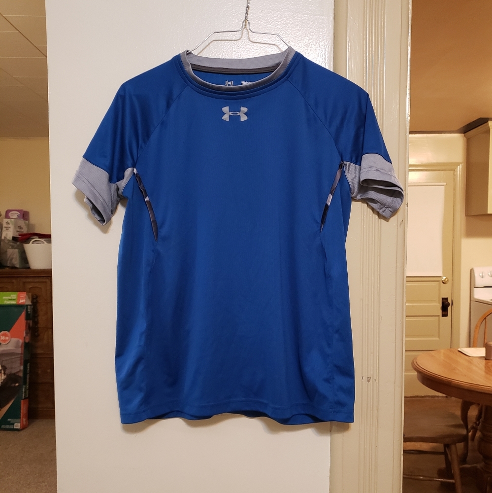 Under Armour dri fit athletic loose fit tee size large in great condition